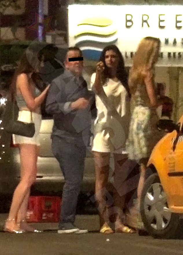 Impreuna cu alte 3 tinere, Ramona Gabor s-a lasat condusa intr-un alt club, de catre un domn misterios