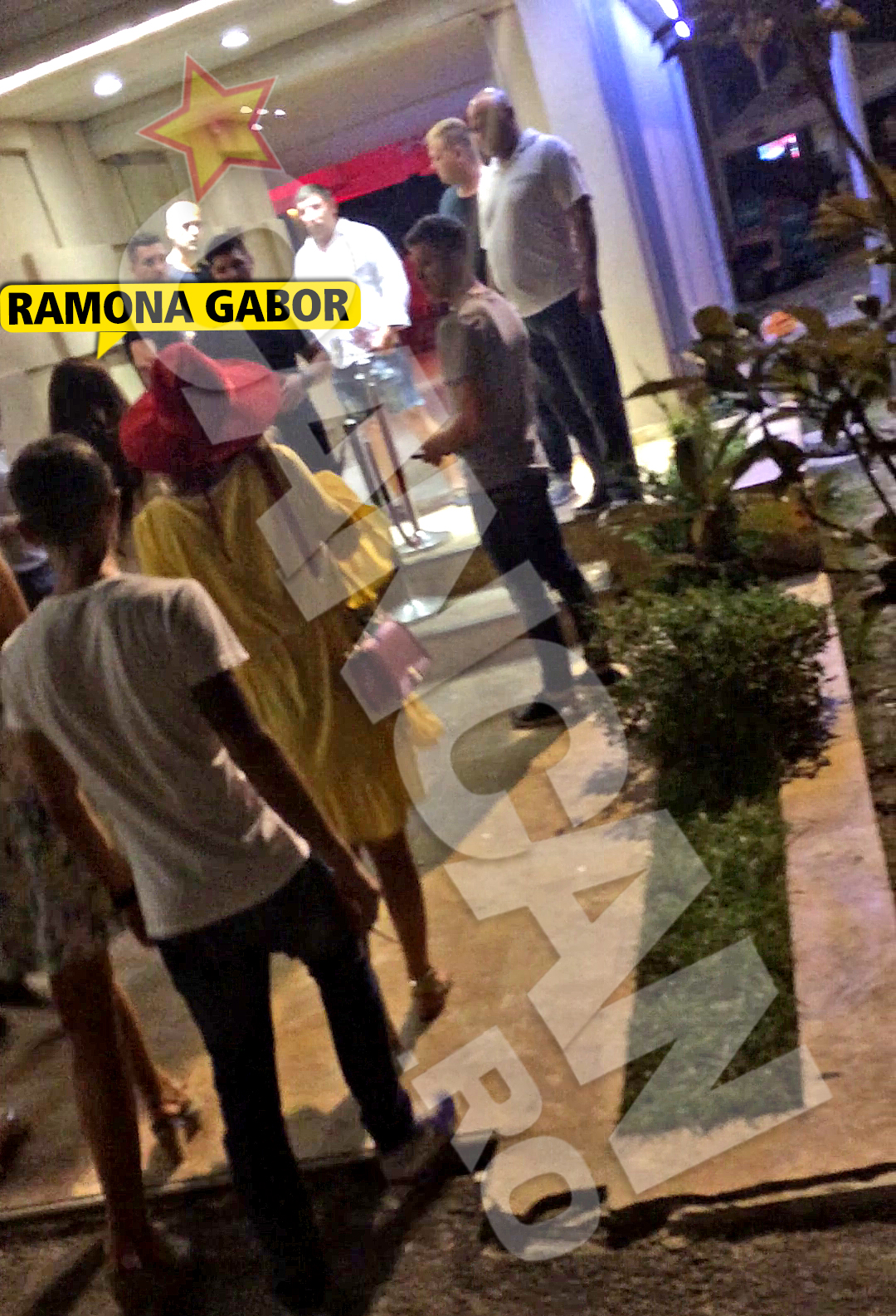 Ramona a vrut sa deschida calea, dar a fost umilita de bodyguarzi, care nu au vrut sa o lase sa intre in local