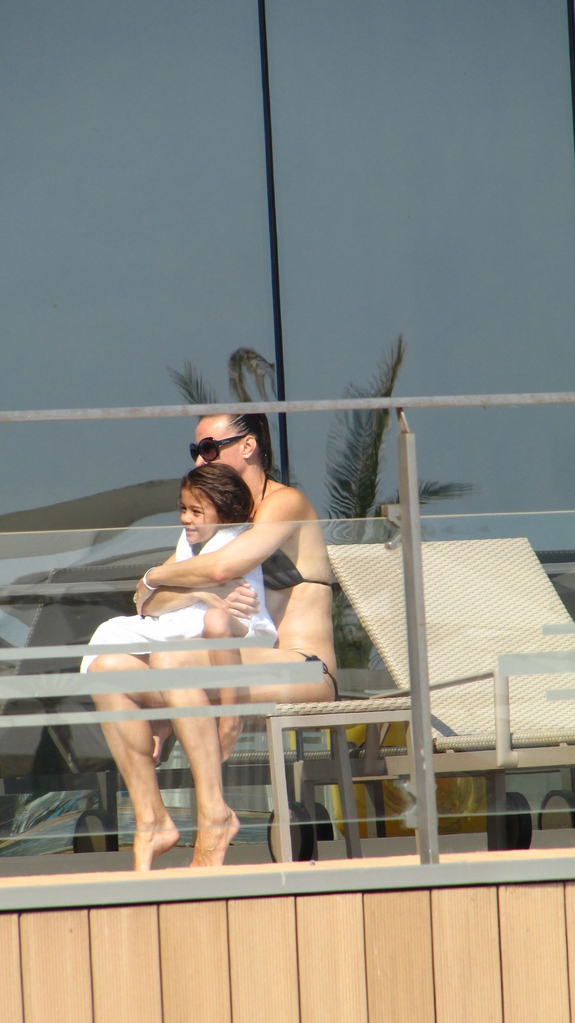 Raluca este extrem de tandra cu fiica ei