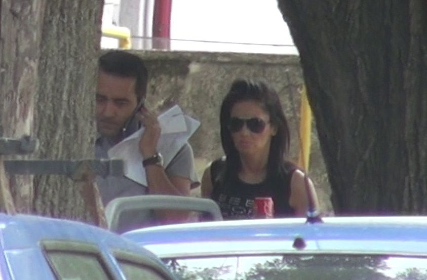 Dupa ce si-a inmormantat motanul, Oana a mers la notar pentru a rezolva problemele legate de firma sa