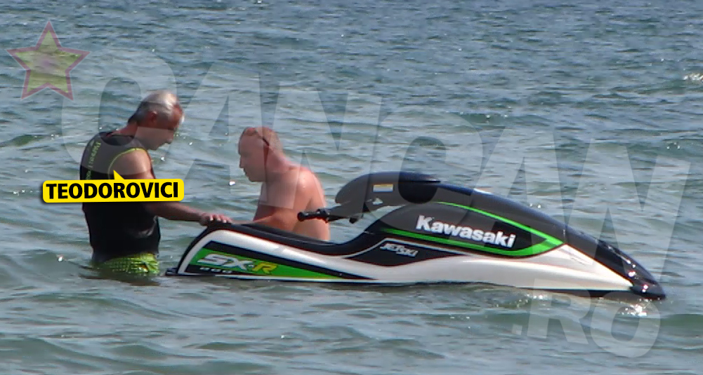 Un barbat l-a instruit cum sa manevreze skijet-ul