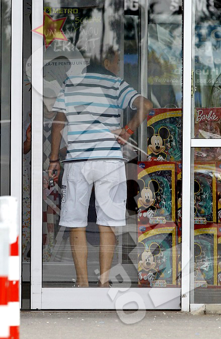 Cornel Patrichi a intrat grabit in hypermarket, lasand-o pe sotie in urma