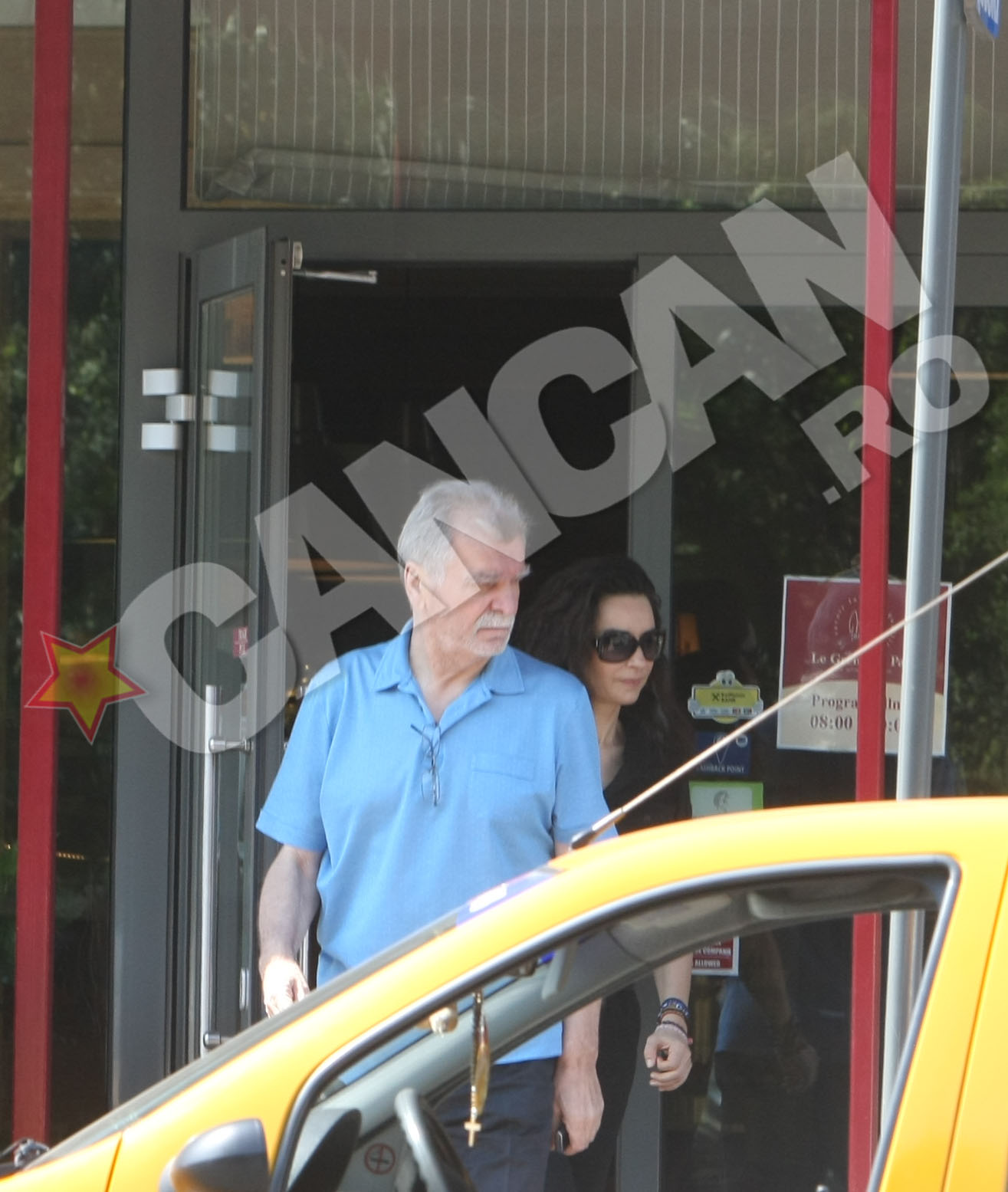 Au iesit dupa mai bine de o ora