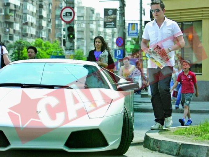 Ceva mai subtirel, in urma cu cativa ani, Casuneanu Jr. facea furori cu un Lamborghini de 200.000 de euro
