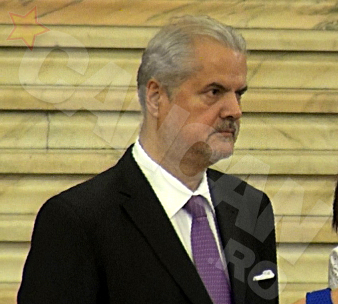 Puscaria, grijile si problemele cu inima au lasat urme pe chipul lui Nastase