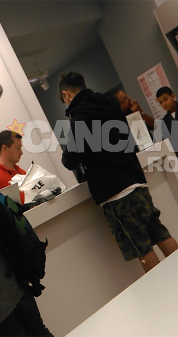 Vali intr-un magazin de telefoane