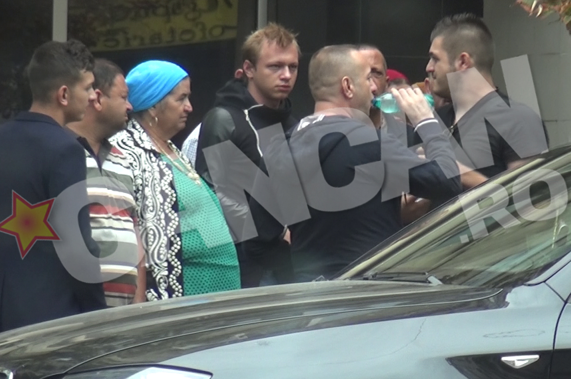 Tiganii din satra de la Strehaia l-au cautat pe Leo prin oras