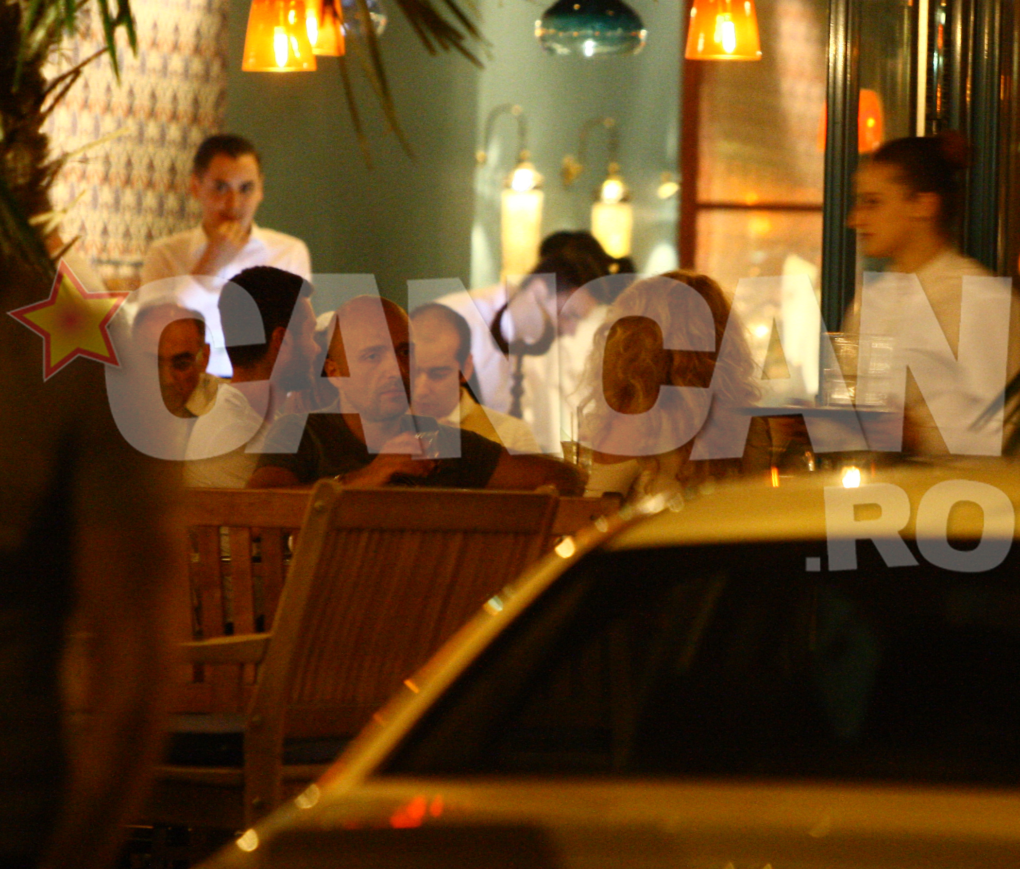 Cei doi au luat masa in oras