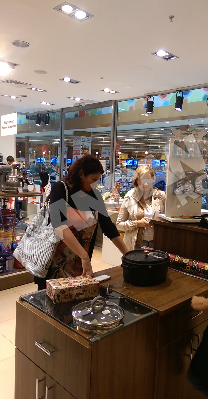 In drum spre casa a cumparat un cadou