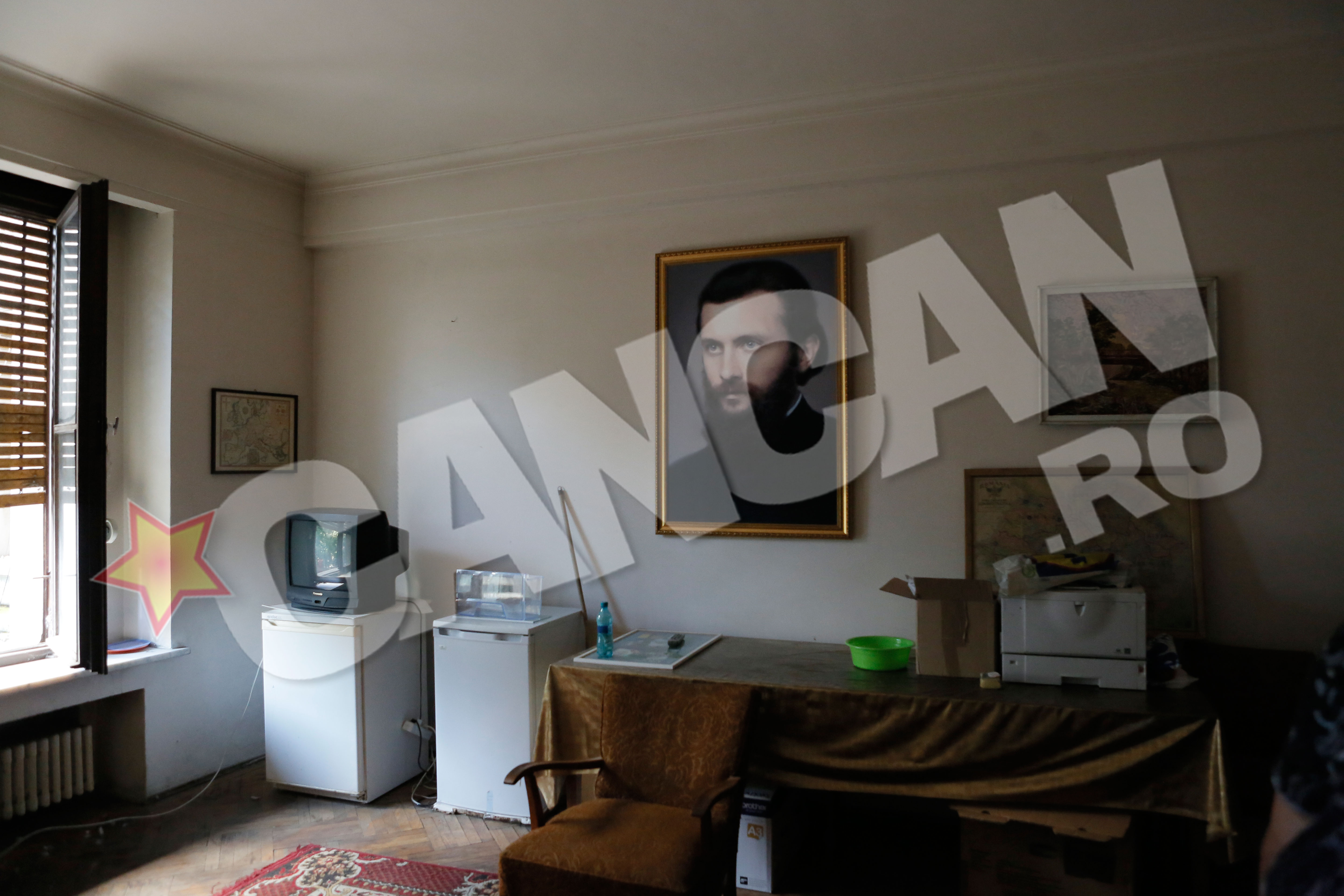 Inainte sa moara, Vadim Tudor a adus in biroul sau un tablou cu chipul lui Arsenie Boca