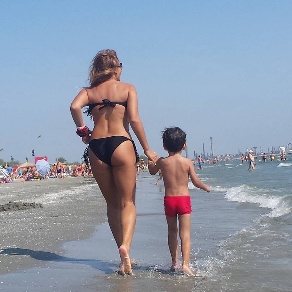 Adina Halas are o silueta impecabila, chiar daca are un baietel