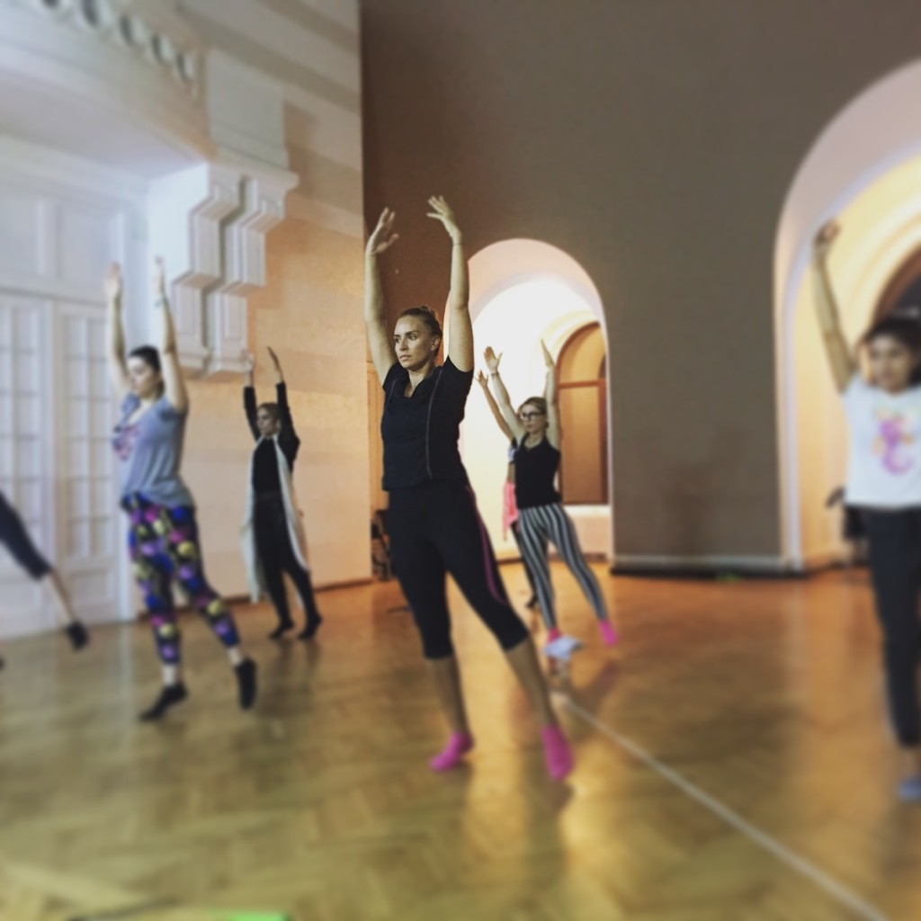 De curand, Adina Halas s-a inscris la cursuri de balet