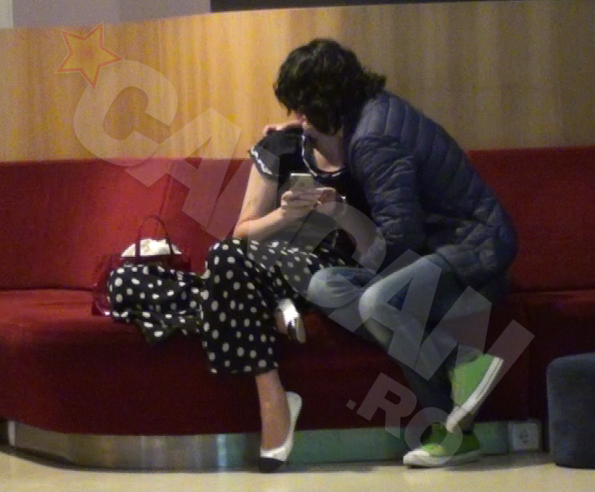 Barbatul a coplesit-o pe Rita cu sarutari, insa ea l-a ignorat