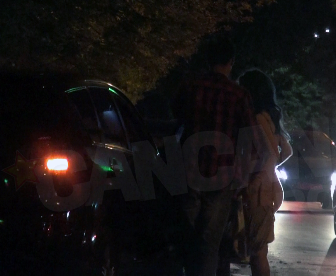 Tanarul actor este un adevarat gentleman: i-a deschis portiera iubitei sale