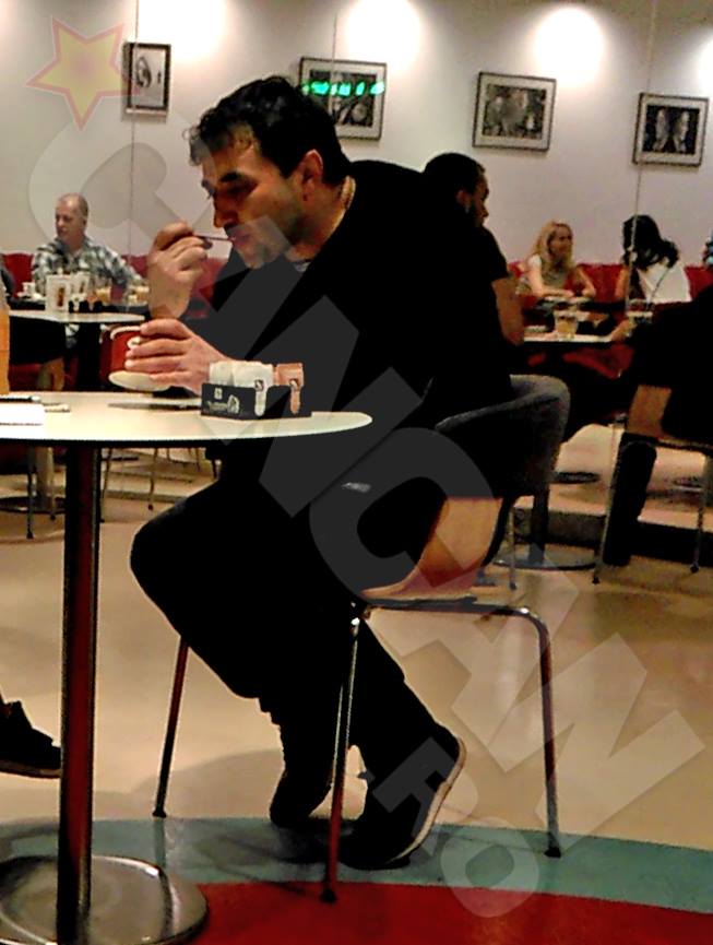 Lutu a mancat o inghetata