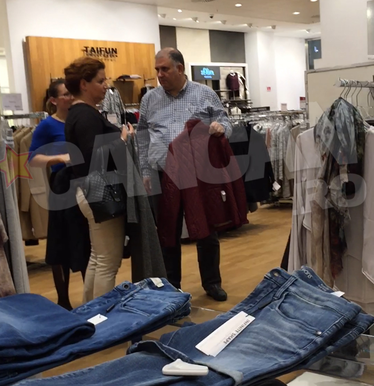 Horia Virlan si sotia lui s-au uitat minute bune la o geaca