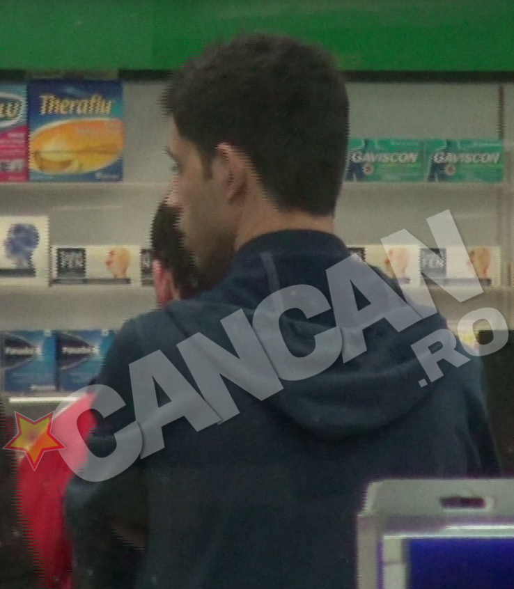 Alex sta la coada in farmacie