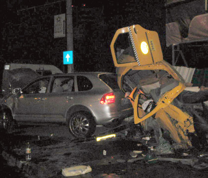 Taxiul in care se afla Nemescu a fost distrus in intregime