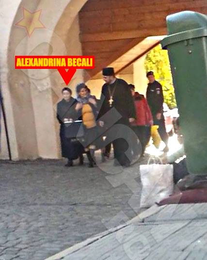 Mama lui Gigi Becali a fost escortata de un preot