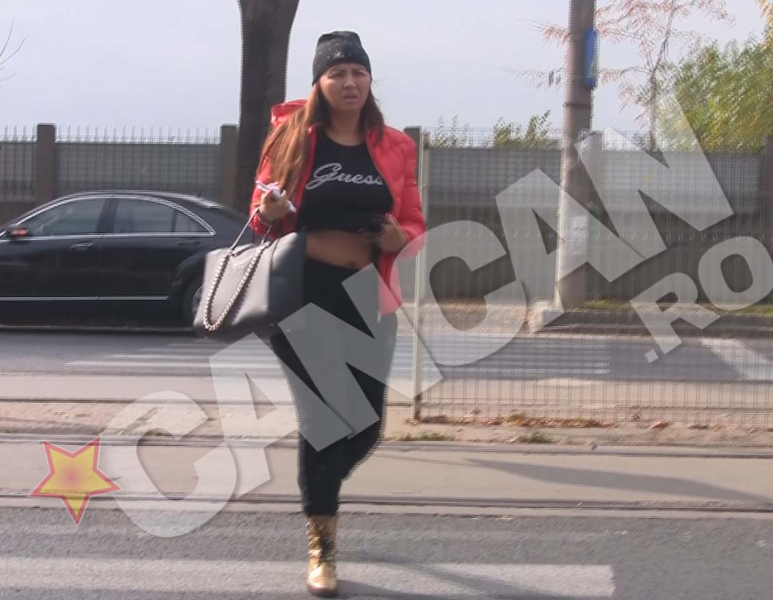 Narcisa, cu buricul la vedere