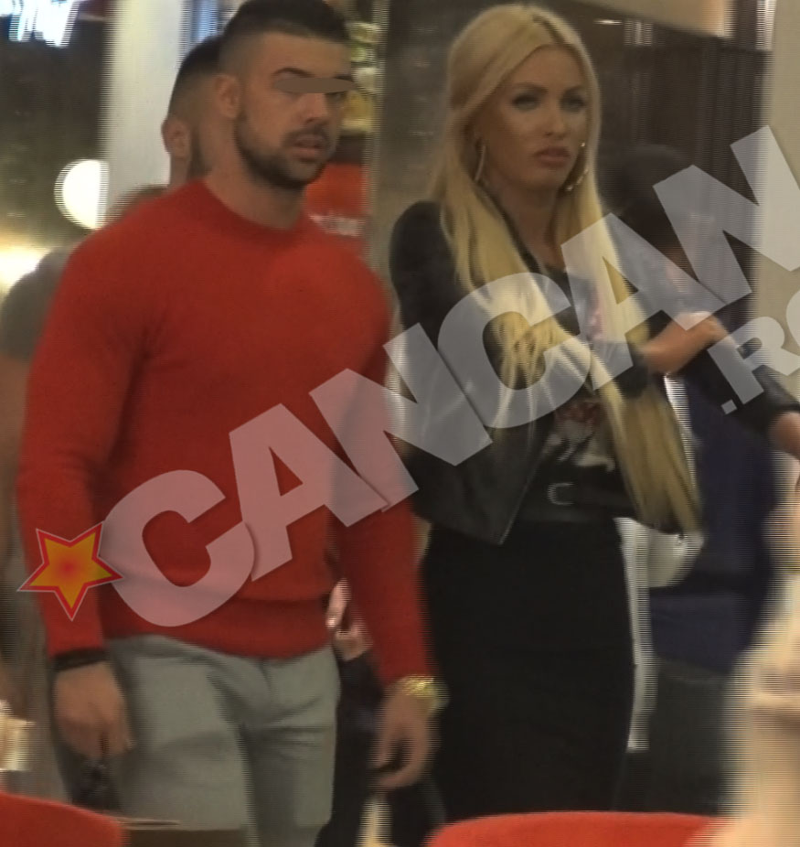 Loredana nu se indeparteaza nicio clipa de cei doi tineri care o insotesc