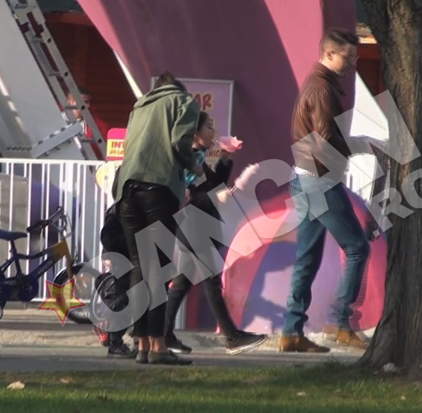 Anca este atenta la nevoile baietelului ei