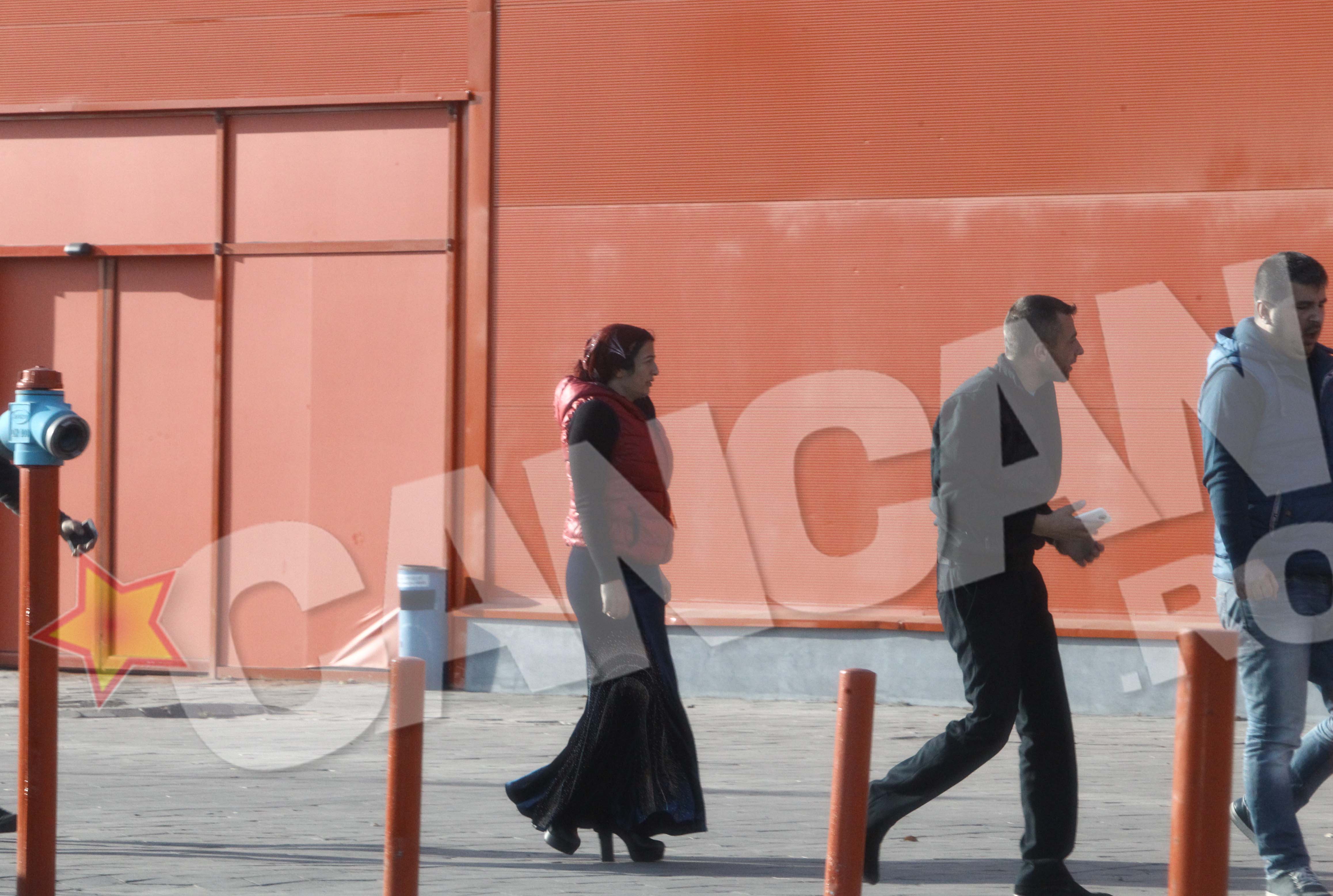 Fosta sotie a lui Leo, cu familia la cumparaturi