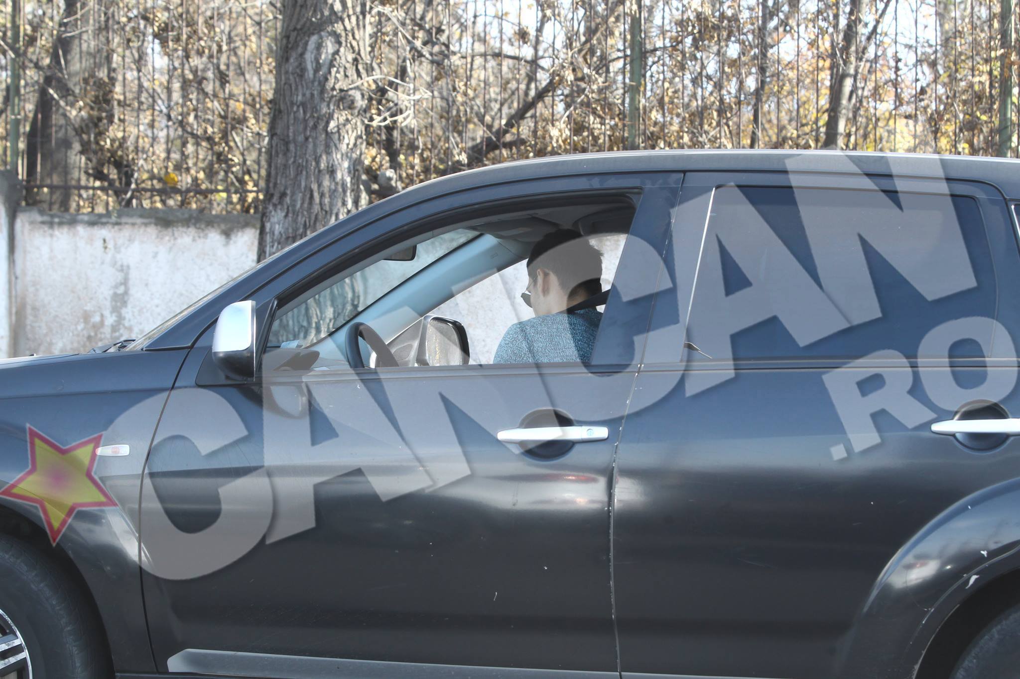 Actorul, din nou in masina iubitei