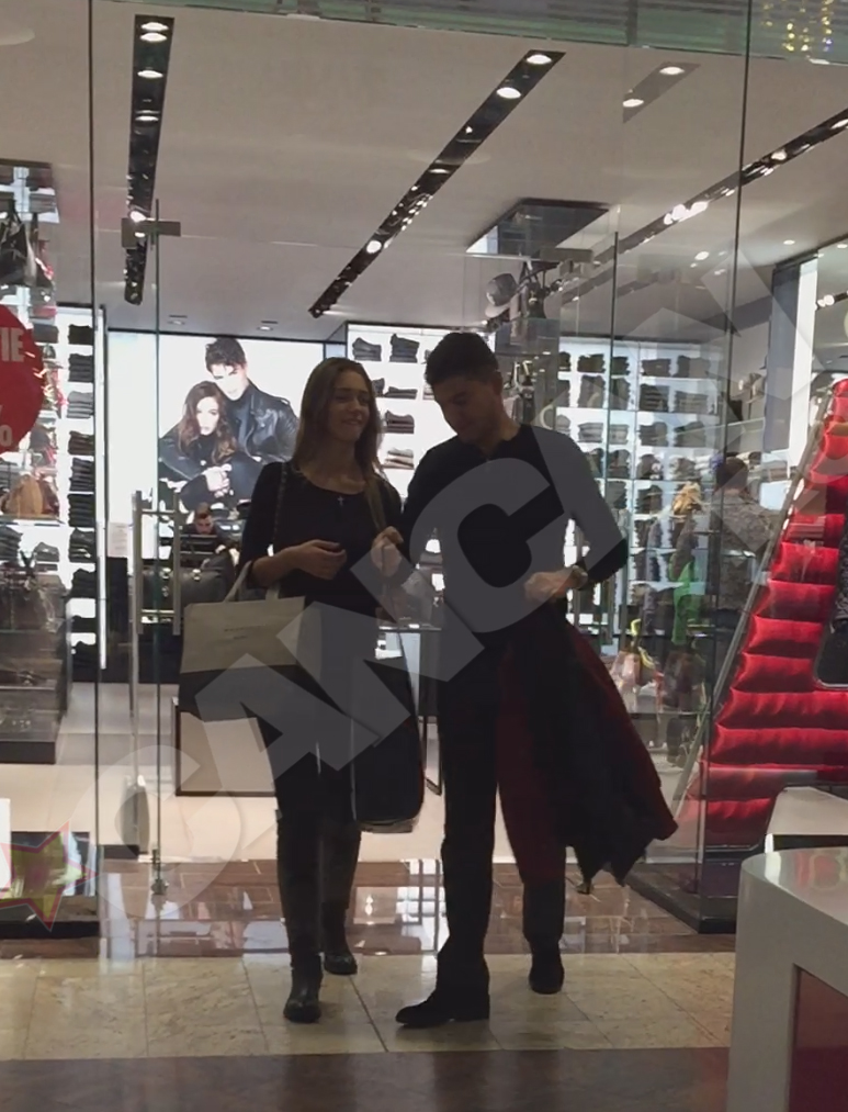 Au intrat intr-un magazin cu haine, insa nu au cumparat nimic