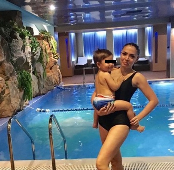 Andreea Mantea l-a dus pe David la piscină