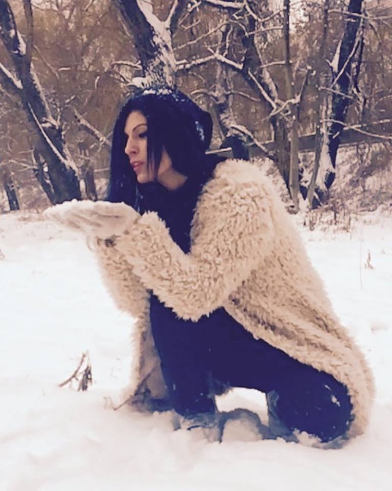 Ea este presupusa amantă a lui Marcel Toader, cu care acesta a avut o relaţie extraconjugală în timpul căsniciei cu Gabriela Cristea.