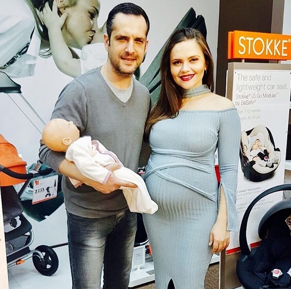 Mădălin Ionescu şi Cristina Şişcanu au comandat căruţul pentru fiica lor