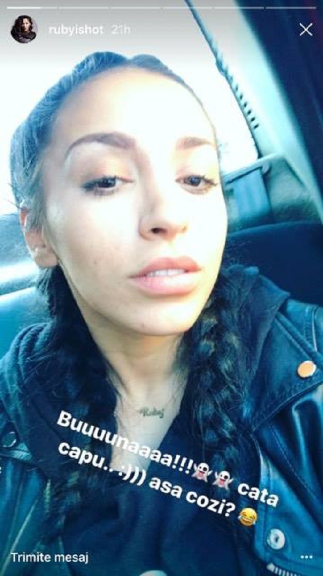 Ruby s-a fotografiat nemachiată.