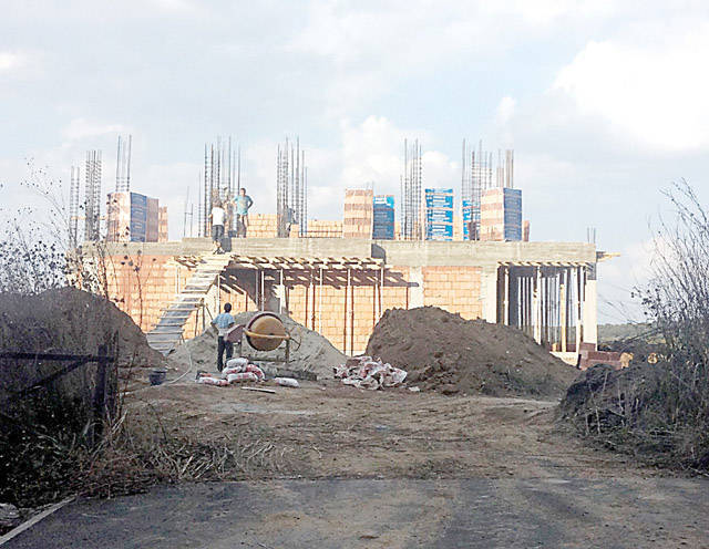 Construcţia casei lui Liviu Vârciu a durat mai mulţi ani şi a însemnat sarcrifii destul de mari pentru omul de televiziune