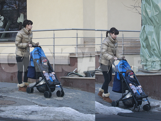 Roxana Marinescu a ieşit cu băieţelul ei la plimbare.