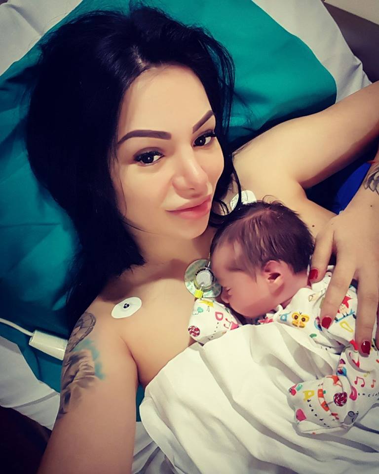 Dansatoarea Larisa Munteanu a născut o fetiţă