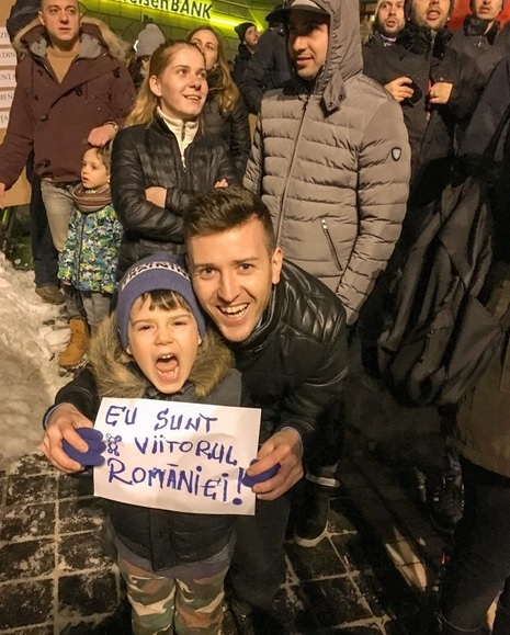 Ionuţ Tănase a ieşit alături de micuţul său 