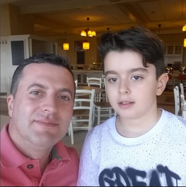 E incredibil cât de mult seamănă cei doi!