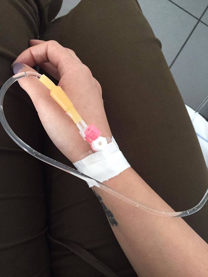 Soţia lui Mihai Mitoşeru e pe perfuzii din cauza unei toxiinfecţii alimentare