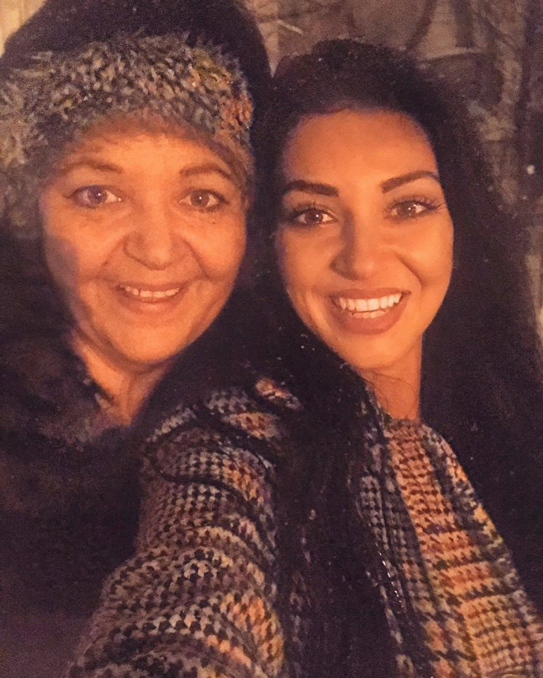 Artista şi mama ei seamănă precum două picături de apă