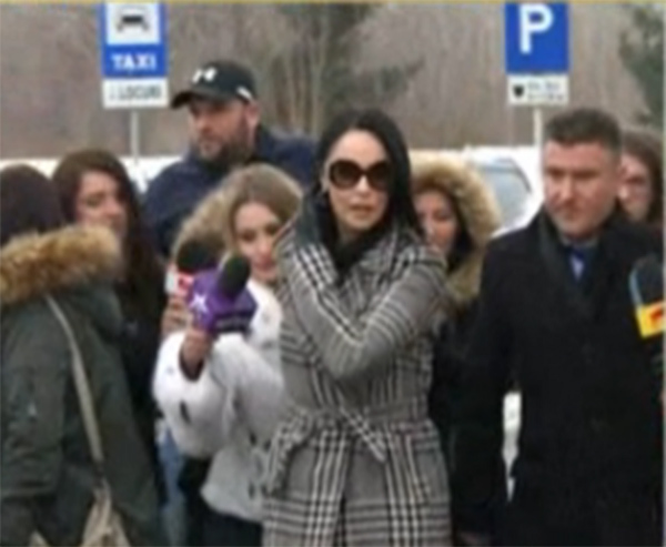 Andreea Marin a apărut cu ochelari la ochi la tribunal