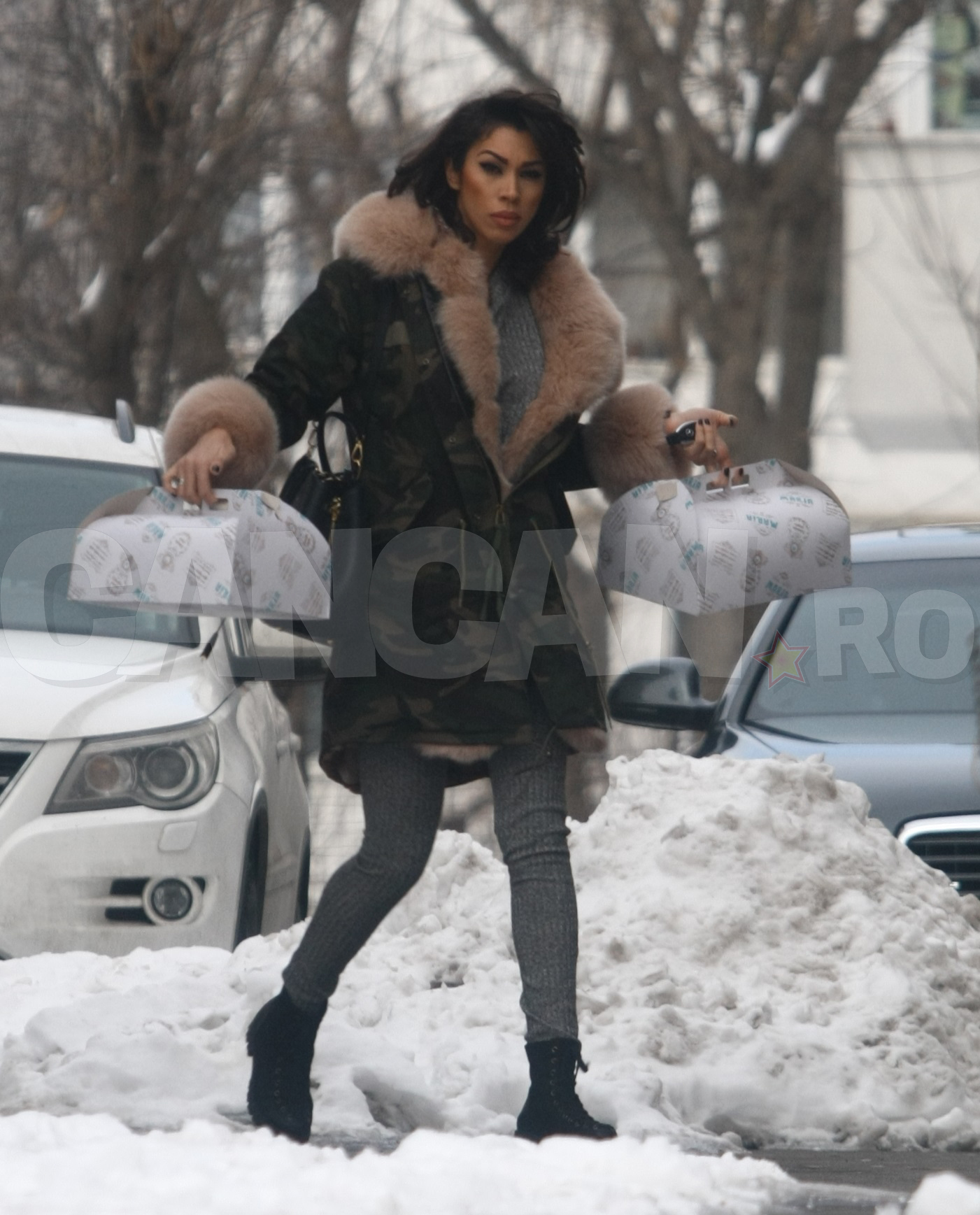 Raluca Pastramă, soţia lui Pepe, a fost surprinsă în timp ce ”făcea plinul” cu prăjituri