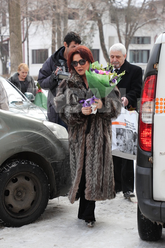 Mama Sandrei Bachici, Mariana, a fost foarte elegantă la cununia civilă a fiicei sale