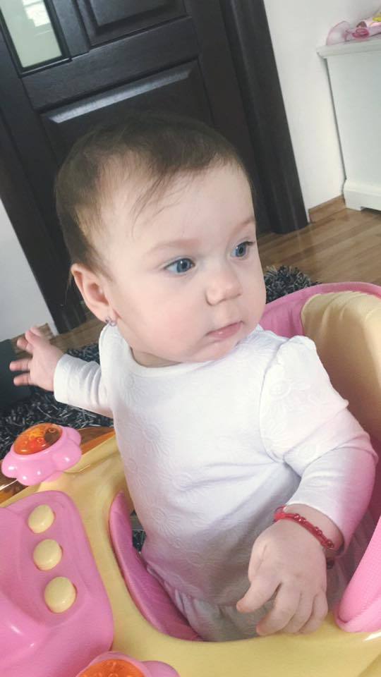 Fotografia cu micuţa Rebecca a emoţionat mii de admiratori ai Andreei Tonciu.