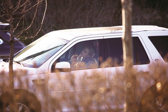 Iulia Vântur îşi stoarce coşurile în maşină