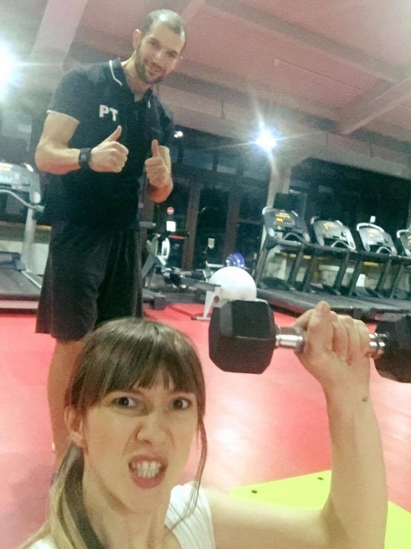 Adela Popescu trudeşte din greu la sala