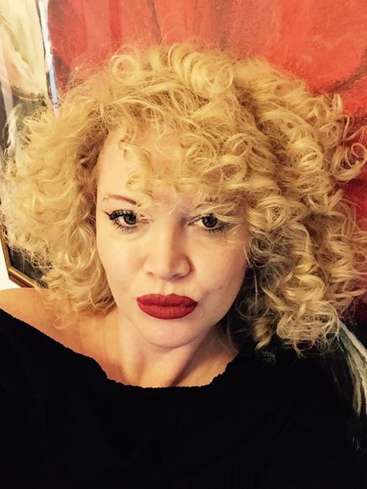 Oana s-a decis să-şi schimbe look-ul la scurt timp după aniversarea lui Viorel.