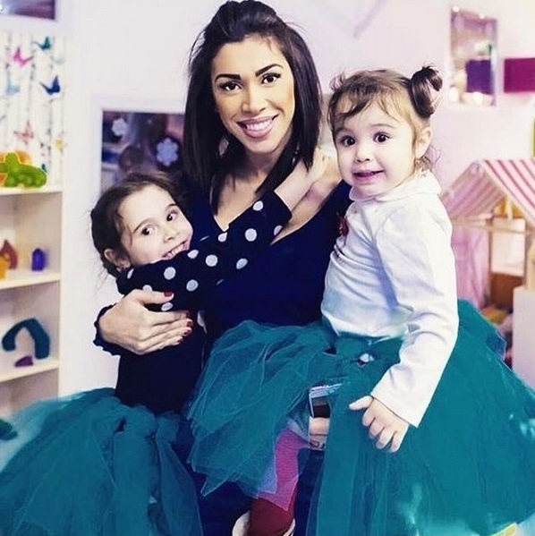 Pepe le-a arătat fanilor imaginea emoţionantă cu soţia lui şi cele două fetiţe.