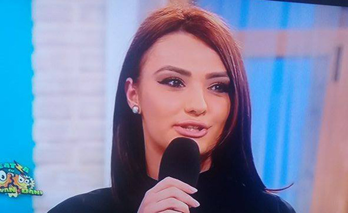 Diana Enache şi-a schimbat look-ul.