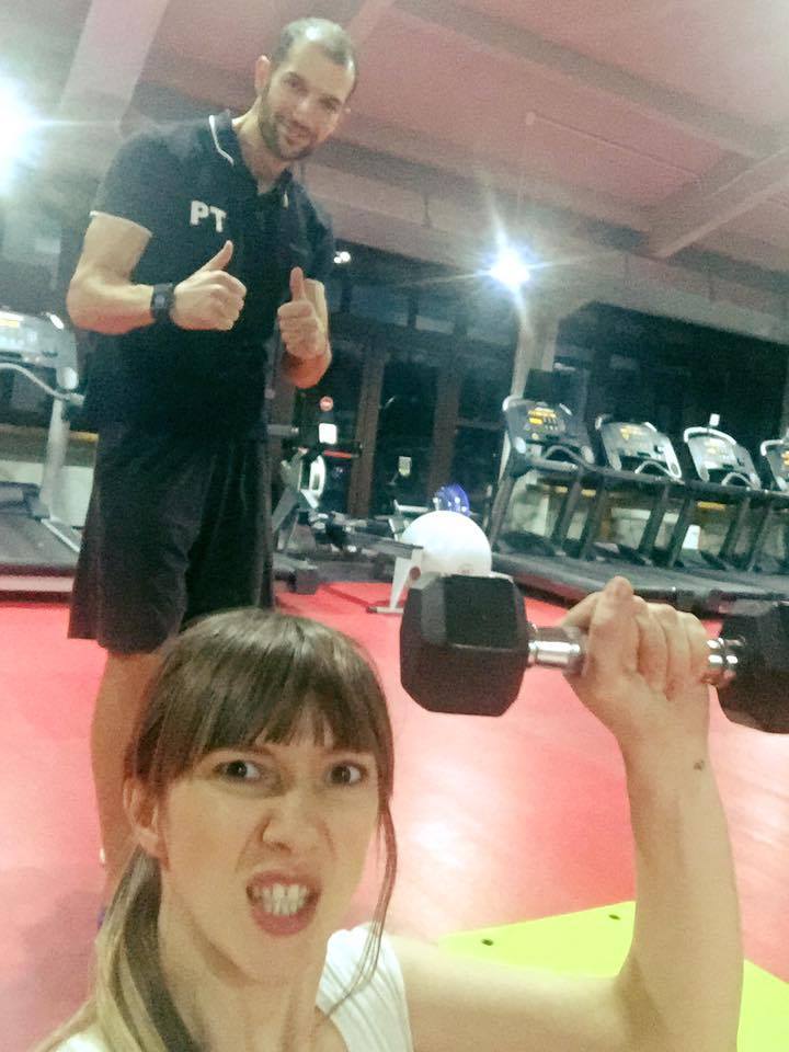 Adela Popescu beneficiază de ajutorul unui antrenor profesionist